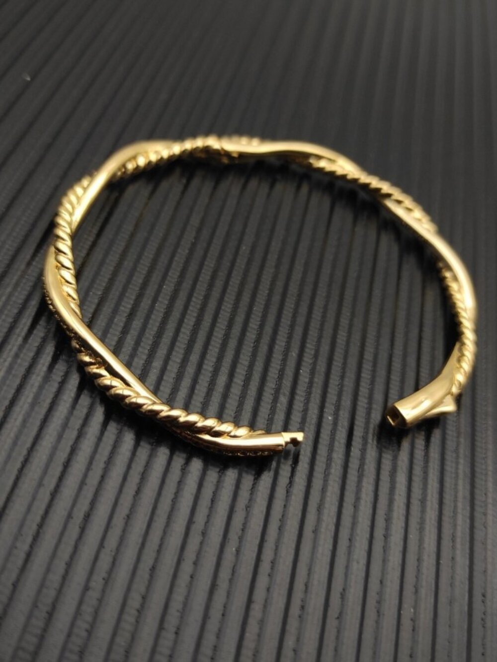 ◽️David Yurman◽️ 4.4mm Gold “Infinity” Interlaced Bracelet - Picture 4 of 7